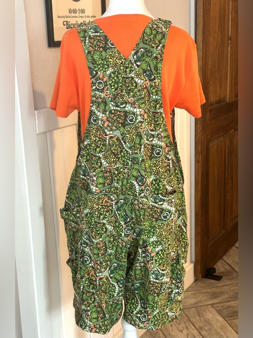 Duluth Trading Co Garden Print Utility Short Overalls Med Heirloom Gardening - Picture 2 of 8